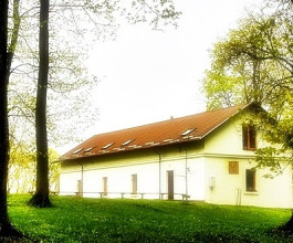 4. Единственное сохранившееся здание усадьбы, где родился Чеслав Милош. Сегодня тут музей и конференц-центр. 4