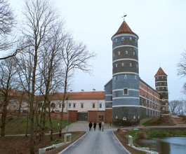 3. В этих многочисленных названиях запечатлена непростая история замка. Более чем за 400 лет существования Панямунский замок и окружающий его парк переживали и тяжелые, и светлые моменты, были времена упадка и периоды возрождения.  3