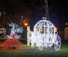 4. Бенгальские огни, фейерверки, в общем, - все, что надо для праздничного духа. Фото администрации комплекса усадьбы Раудондварис. 4