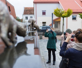 4. Говорят, если погладить скульптуры всех котов, то сбываются желания.  4
