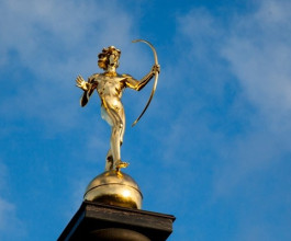 4. А вот и символ – «Солнечный мальчик-стрелец». 4