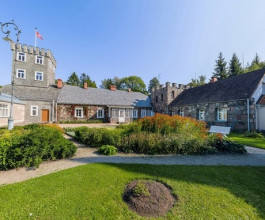 5. Усадьба Бурбишкис - до наших дней дожила в виде настоящего замка в стиле неоклассицизма. 5