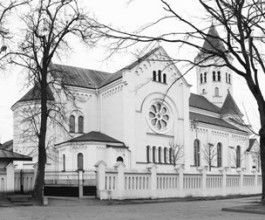 6. Таурагский костёл Св. Троицы. Храм построен в неороманском стиле с элементами классицизма. Башня – восьмиугольная, в храме шесть алтарей.  6