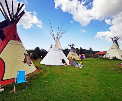 1. Знакомьтесь, деревня североамериканских индейцев Виннету.  1