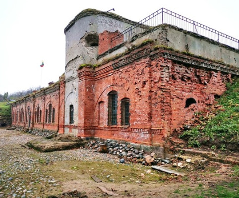 1. К концу XIX века Ковно решено превратить в неприступную крепость. Причина - защита западной границы Империи. 1