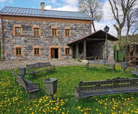 1. Усадьба Любавас титулована самым романтичным поместьем в Литве, а в 2012 году общеевропейская федерация ассоциаций Europa Nostra признала её лучшим образцом сохранения европейского культурного наследия. 1