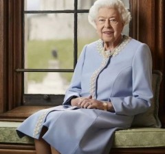 Четыре дня торжеств и гуляний: в Британии празднуют Платиновый юбилей королевы (видео)