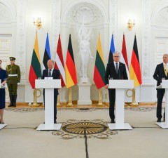 Канцлер Германии Олаф Шольц - на пресс-конференции в Вильнюсе (видео)