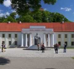 Министр: количество зарубежных туристов, посещающих музеи Литвы сократился почти на 70 проц.