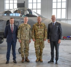 Венгры перенимают руководство миссией воздушного патрулирования НАТО над Балтией