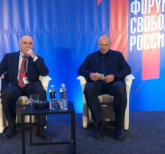Ходорковский, Каспаров призывают не вводить полный запрет на визы для россиян