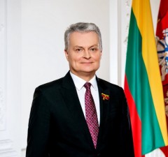 Президент Литвы: Россия должна ответить за насильственный вывоз детей