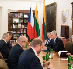 Г. Науседа призвал чешского коллегу усилить давление на Россию