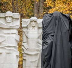 Комитетом ООН по правам человека оставлена в силе временная охрана скульптур советских воинов в Вильнюсе