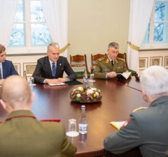 Президент Литвы: Европе необходимо наращивать свой оборонный потенциал
