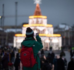 Вильнюс приглашает детей из Украины на праздник у елки на Кафедральной площади