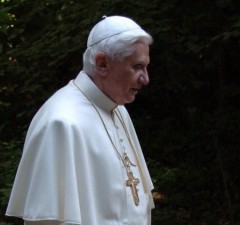 В Ватикане проходит церемония похорон Папы Римского на покое Бенедикта XVI (видео)