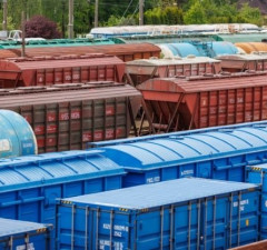 В Литве возвращены в пункт отправки более 30 вагонов с продукцией "Лукойла", на который распространяются международные санкции