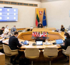 Правительство Литвы предлагает продлить ЧП на границе с Россией и Беларусью и перенести санкции для россиян и белорусов во временный закон