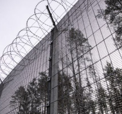 На границе с Беларусью литовские пограничники развернули двух нелегальных мигрантов