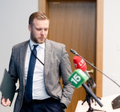 Лидер консерваторов приглашает глав партий совещаться по досрочным выборам