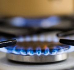 Кабмин продлил компенсации жителям за газ, отменил их за электричество