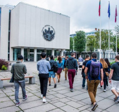 В Литве начался прием в профессиональные и высшие учебные заведения: количество мест на приоритетное обучение не ограничено