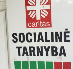 Кампания Caritas по сбору помощи Украине приглашает жертвовать также школьные принадлежности