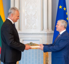 Президент предоставил полномочия послу Литвы в Хорватии Эдуарду Борисову