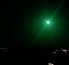 В небе над Турцией пронесся метеор, ярко осветив свой путь (видео)