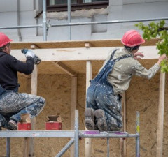 Украинским строителям часть зарплаты платили "в конвертах", присвоено 2,5 млн евро