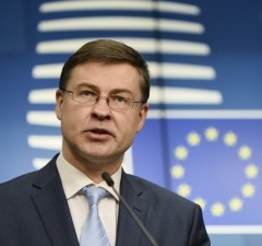 Еврокомиссар Валдис Домбровскис в ходе визита в Литве обсудит европомощь и рекомендации ЕК
