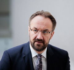 Председатель правления Банка Литвы  надеется, что ЕЦБ изменил ставки в последний раз (дополнено)