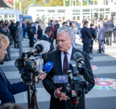 Президент Литвы надеется усадить за общий стол Украину и Польшу