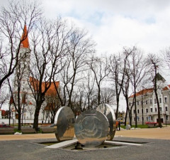В Шяуляй проведут опрос жителей по вопросу о переносе останков советских солдат из центра
