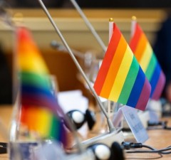 В Сейме отклонено предложение отказаться от запрета поощрять концепцию ЛГБТИК-семьи (дополнено, расширенная версия)