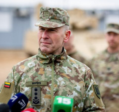 Армия: пропаганда Кремля пыталась, используя критику в адрес генерала В. Рупшиса, настроить Литву против Украины