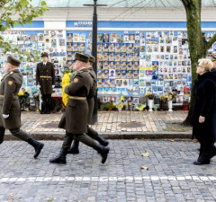 И. Шимоните находится в Киеве, почтила память погибших в войне с Россией украинцев