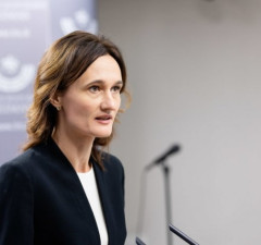 Спикер Сейма: верю, что в парламенте не будет места антисемитизму и ксенофорбии (дополнения)