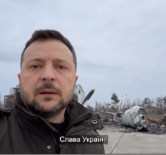 Зеленский обратился к украинцам на годовщину войны (видео)