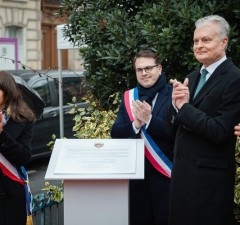 Президент Литвы Г. Науседа открыл сквер «Литовские Сады» в Париже