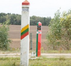 На границе Литвы с Беларусью пограничники развернули семерых нелегальных мигрантов