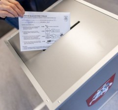 Начинается голосование на дому на президентских выборах и референдуме в Литве