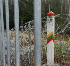 СОГГЛ: на границе Литвы с Беларусью пограничники развернули 38 нелегальных мигрантов
