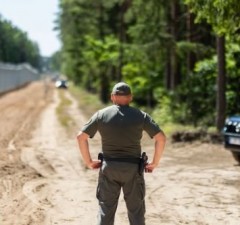 СОГГЛ: на границе Литвы с Беларусью пограничники развернули 15 нелегальных мигрантов