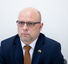 Министр юстиции: начать слушания по закону о партнерстве Сейм мог бы на осенней сессии