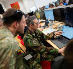 150 специалистов из Литвы участвуют в учениях по киберзащите "Сомкнутые щиты- 2025"