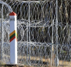 СОГГЛ: на границе Литвы с Беларусью пограничники развернули 20 нелегальных мигрантов