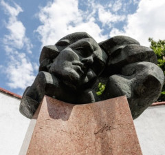 Саулюс Сквернялис: в связи со сносом памятников критерии оценки к деятелям искусства должны быть иные