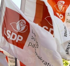 Опрос:  рейтинге партий по-прежнему лидируют соцдемы, на втором месте – консерваторы